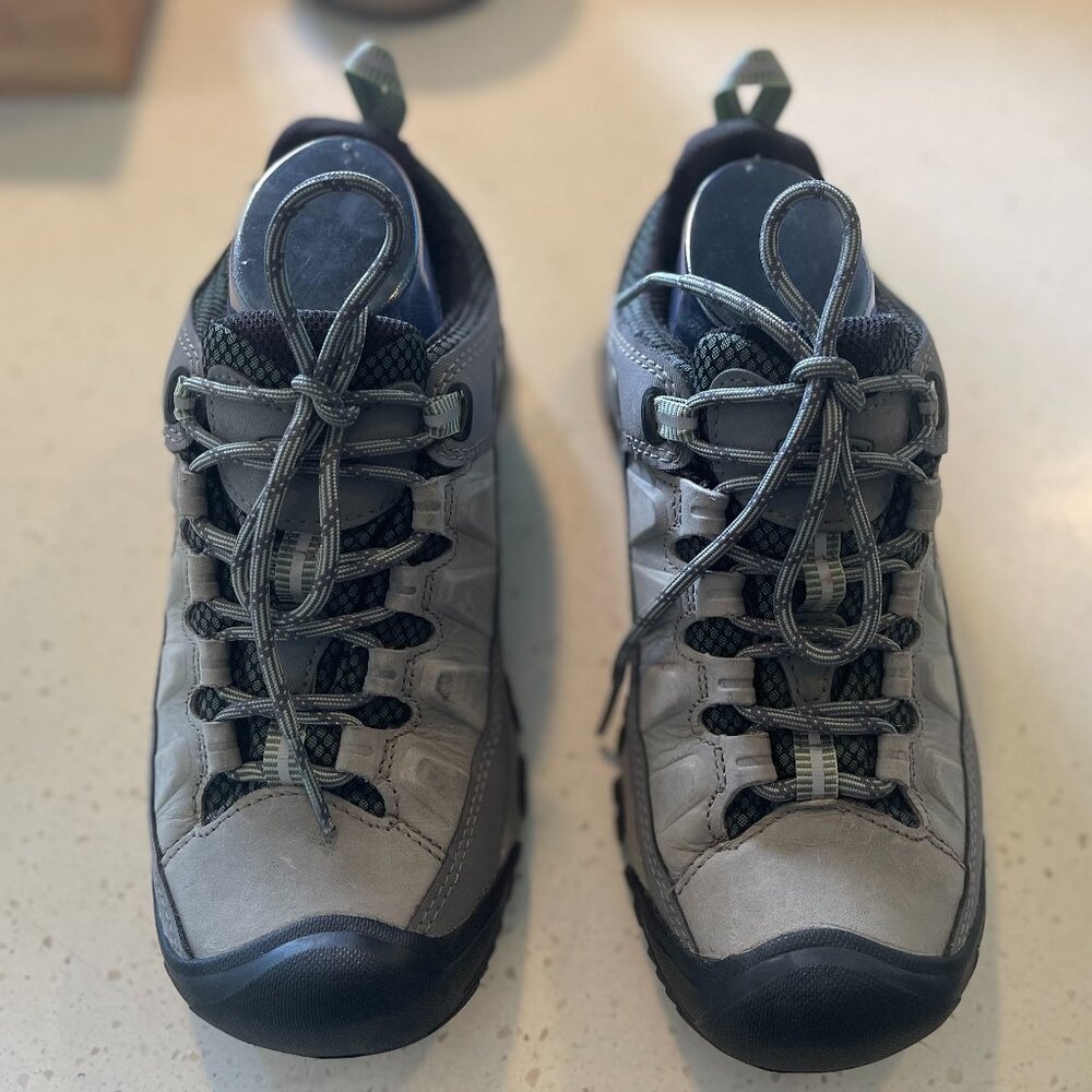 Keen Men's Green Hiking Shoes- Size 8  WORN ONCE.